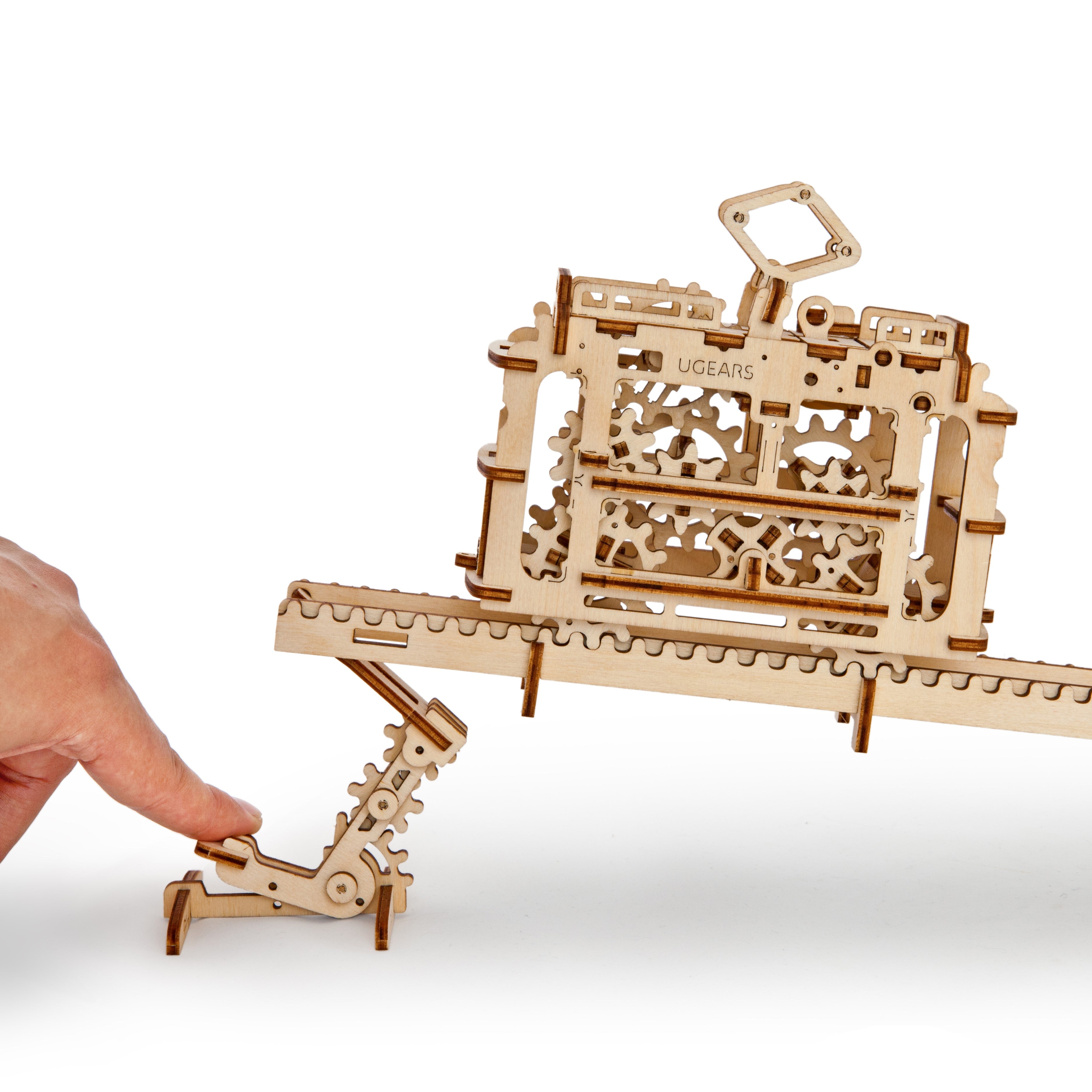 ugears-tram-on-rails-tram-a-rotaie-kit-legno-con-binari image 3