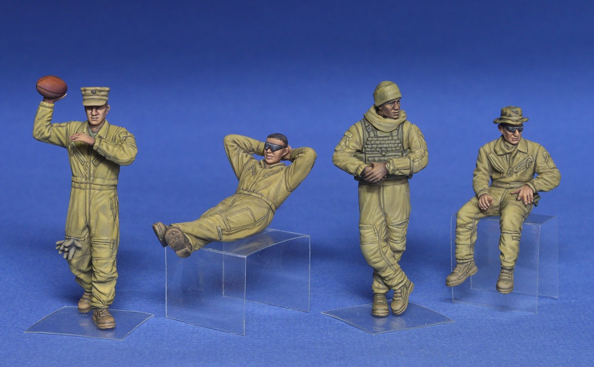 ak-interactive-usmc-tank-crew-at-rest-figure-soldatini-1-35 image 2