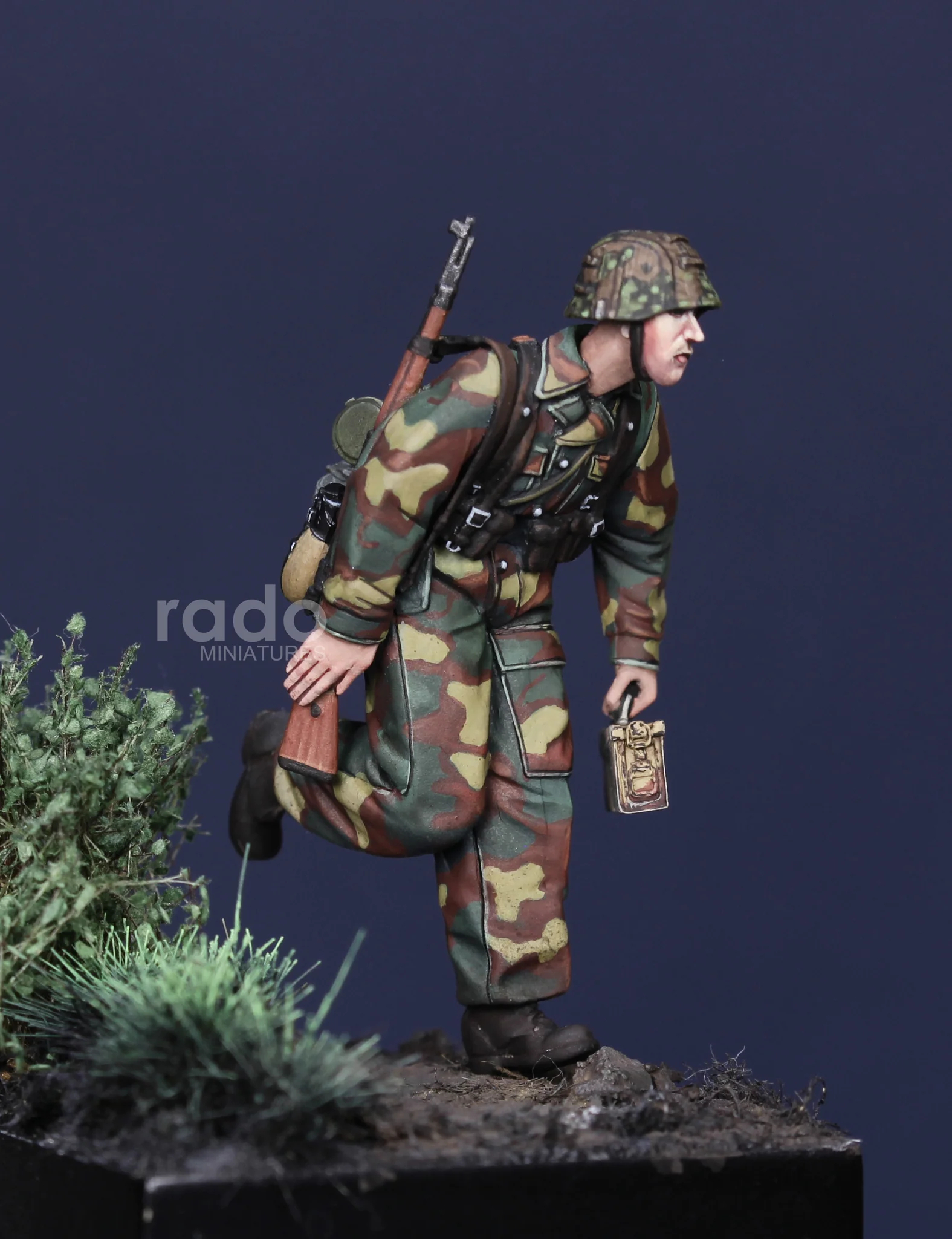 ak-interactive-w-ss-schutze-con-kar98k-normandy-1944-1-35-figurino-da-dipingere image 4