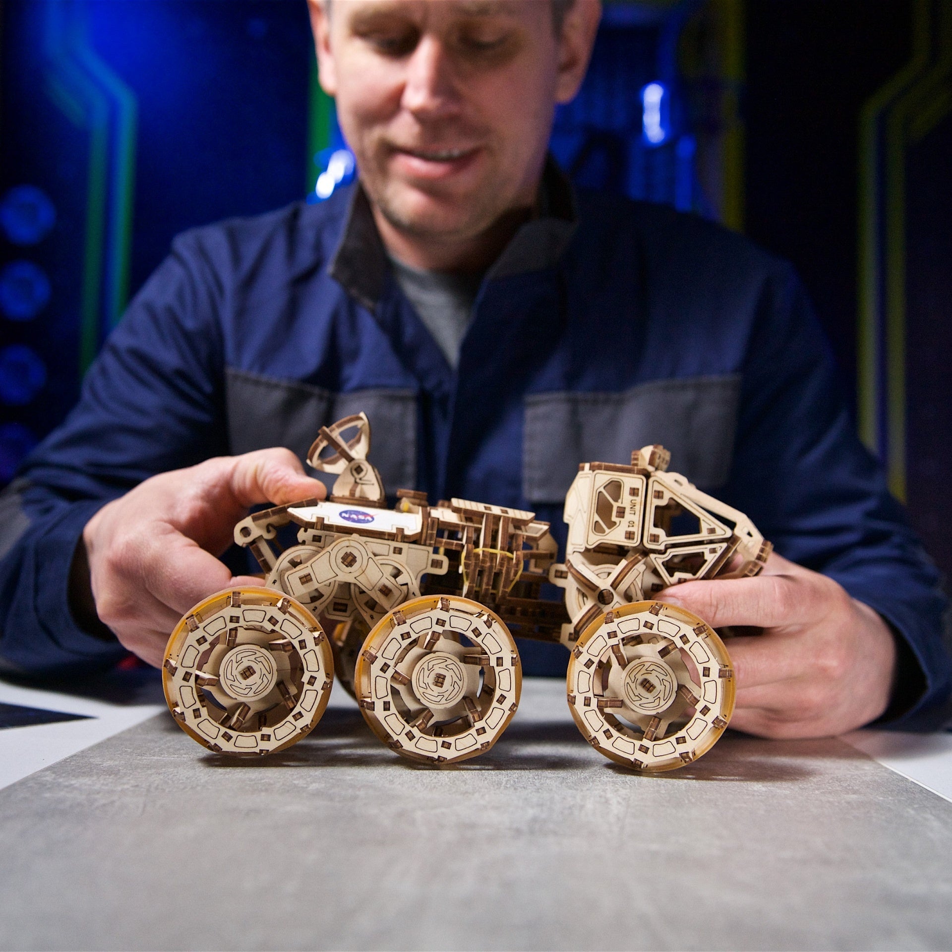 ugears-manned-mars-rover-kit-di-modellismo-in-legno-meccanico image 7
