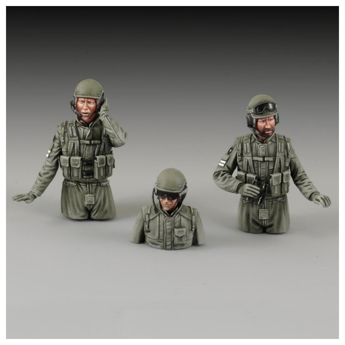 ak-interactive-idf-tank-crew-kit-figure-1-35 image 1