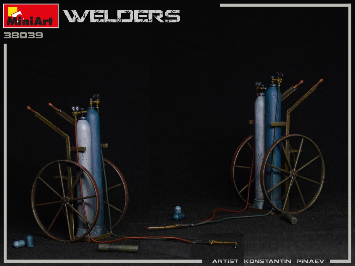 ak-interactive-1-35-welders-set-di-figure-modellismo-saldatori-in-scala-1-35 image 6