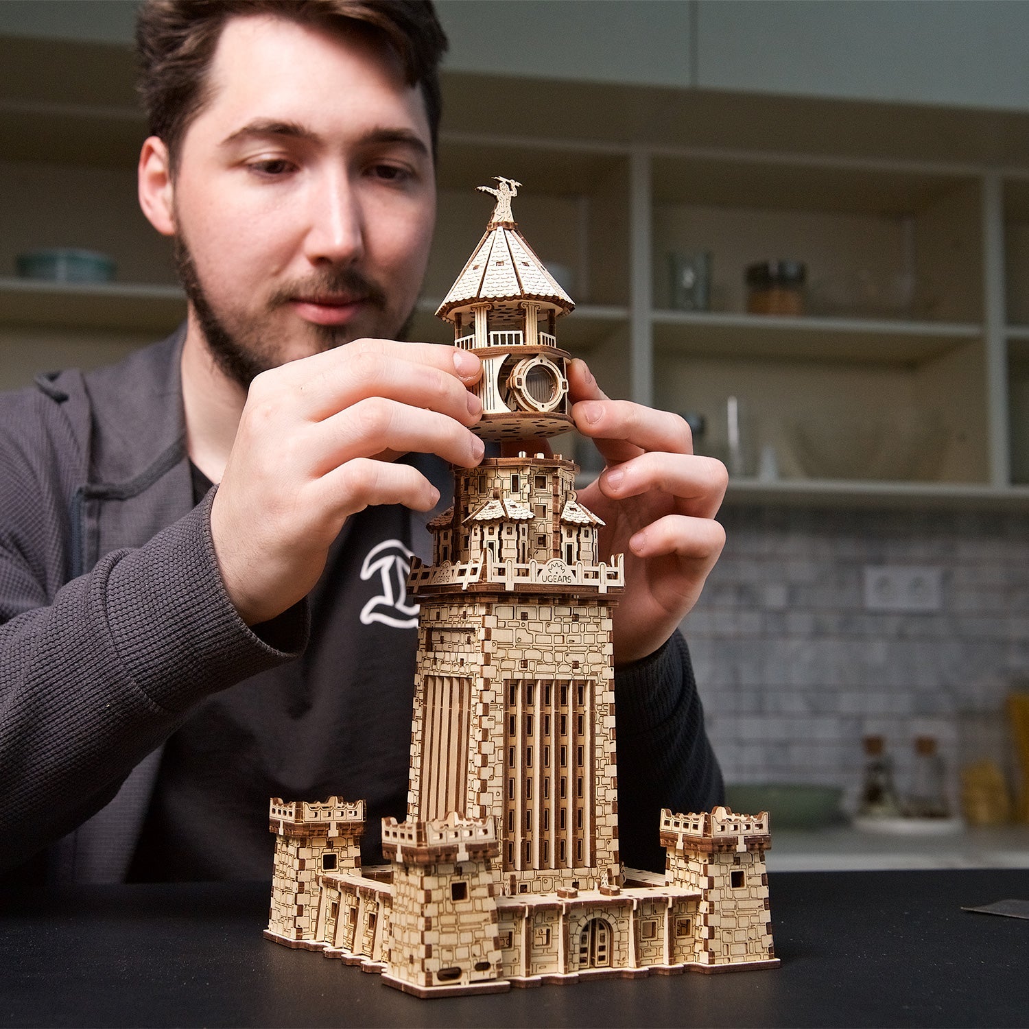 ugears-lighthouse-of-alexandria-modellino-meccanico-in-legno-del-faro-di-alessan image 7