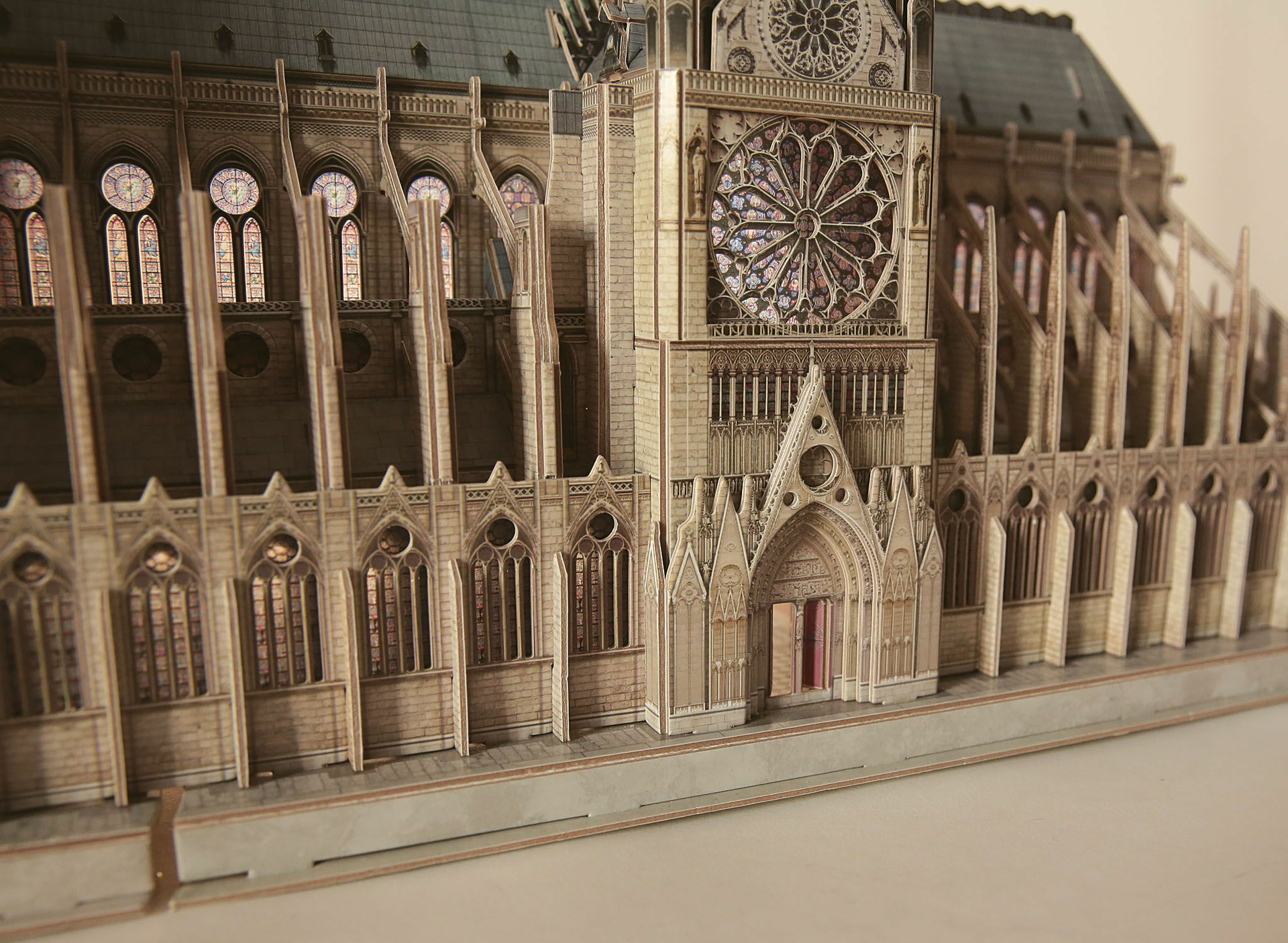 ak-interactive-3d-puzzle-notre-dame-de-paris-modello-in-kit-da-costruire-e-dipin-2 image 6