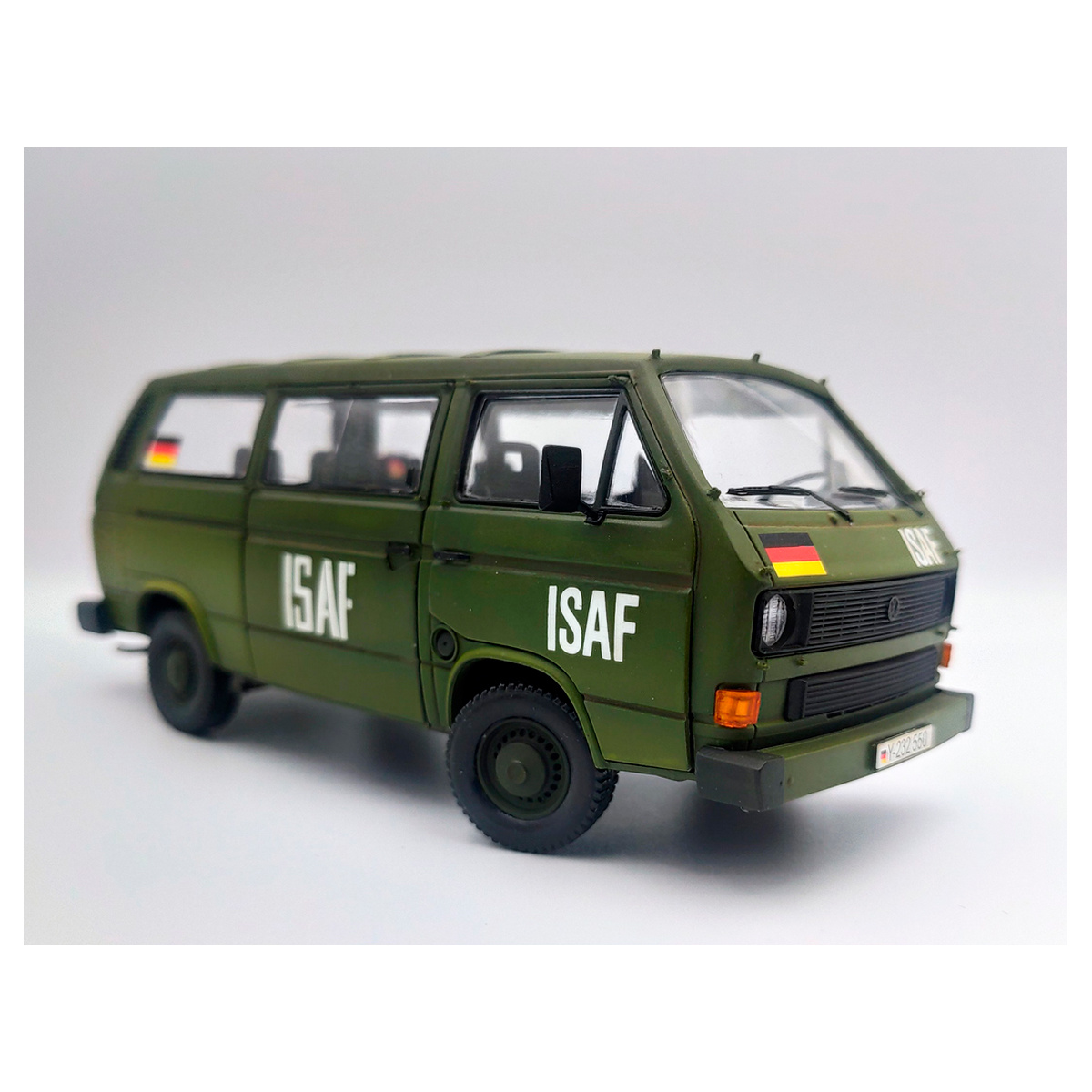 ak-interactive-1-35-vw-t3-transporter-bus image 2