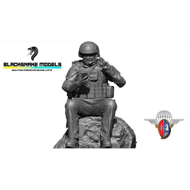 ak-interactive-1-35-soldato-del-1-reggimento-di-h-sares-paracaidistas-02-figura- image 1