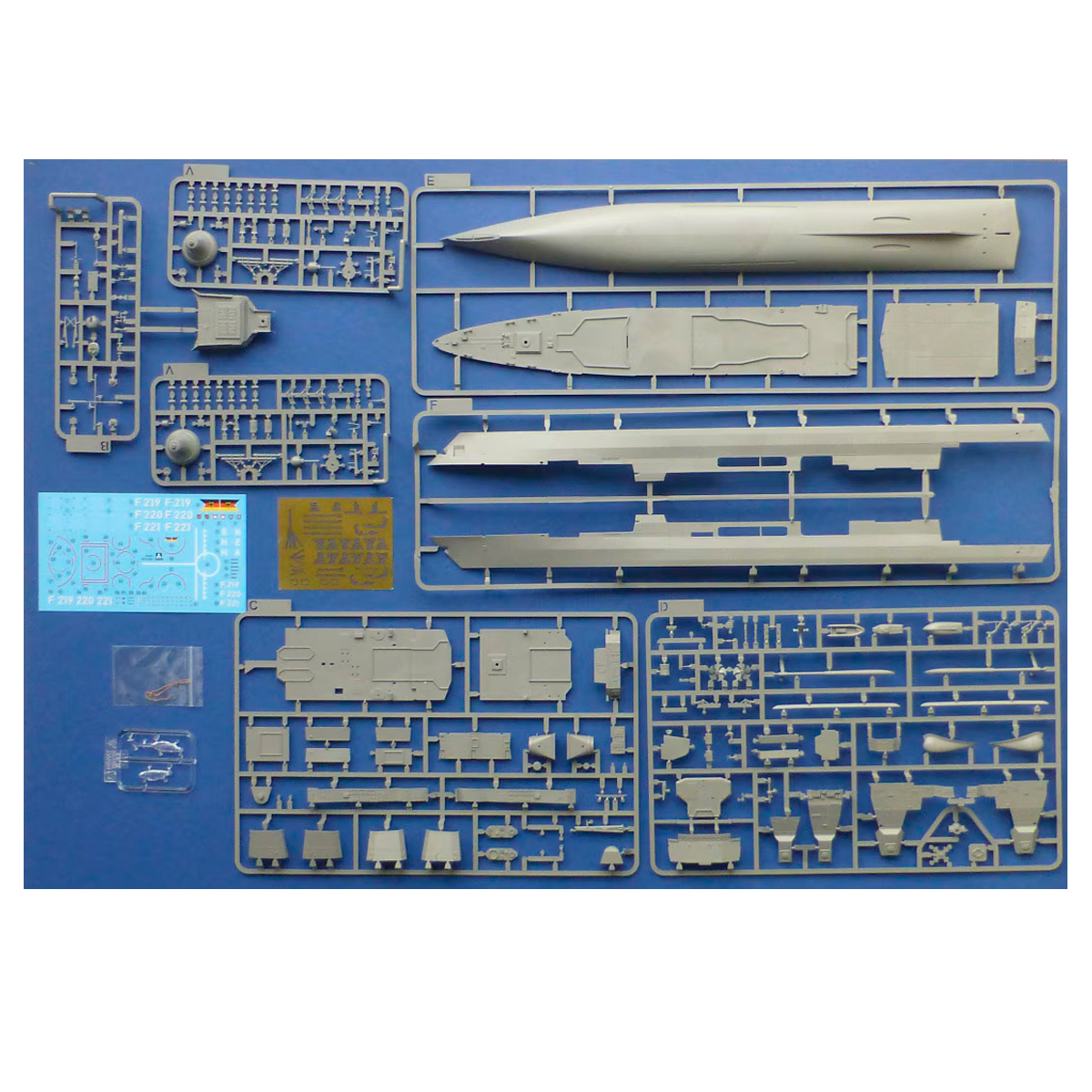 ak-interactive-1-350-sachsen-class-frigate-3-in-1-kit-di-modellismo-navale image 2