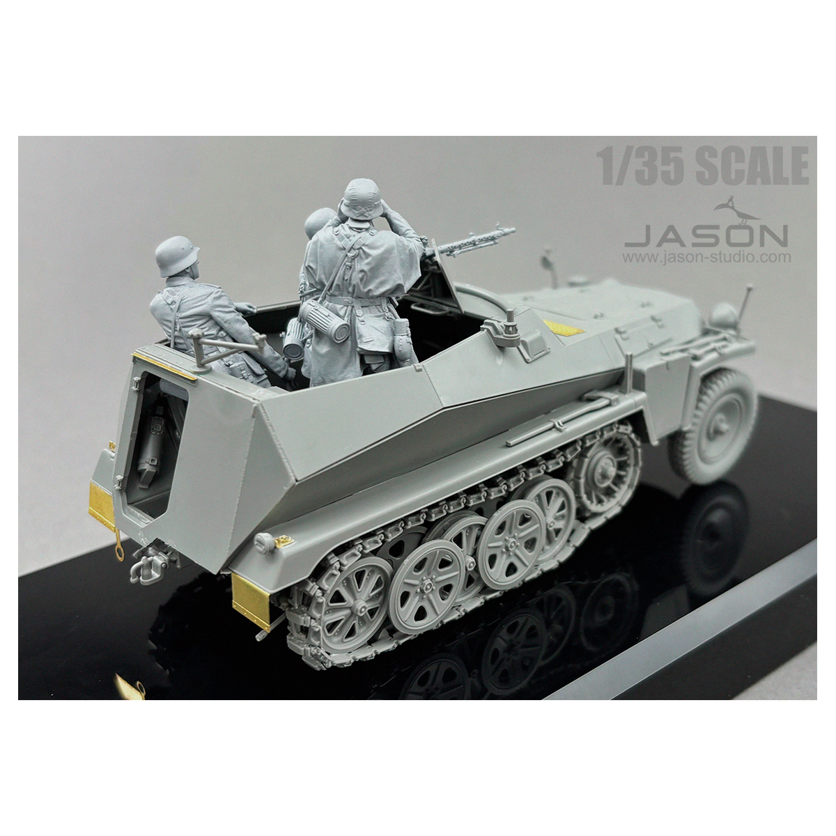 ak-interactive-1-35-german-sd-kfz-250-1-ausf-a-half-track-gunner image 4