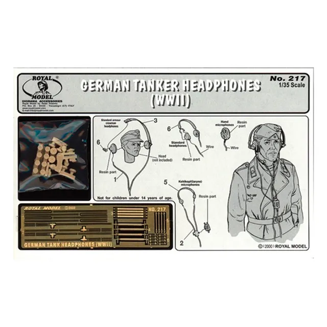 ak-interactive-german-tanker-with-headphones-wwii-scala-1-35 image 1