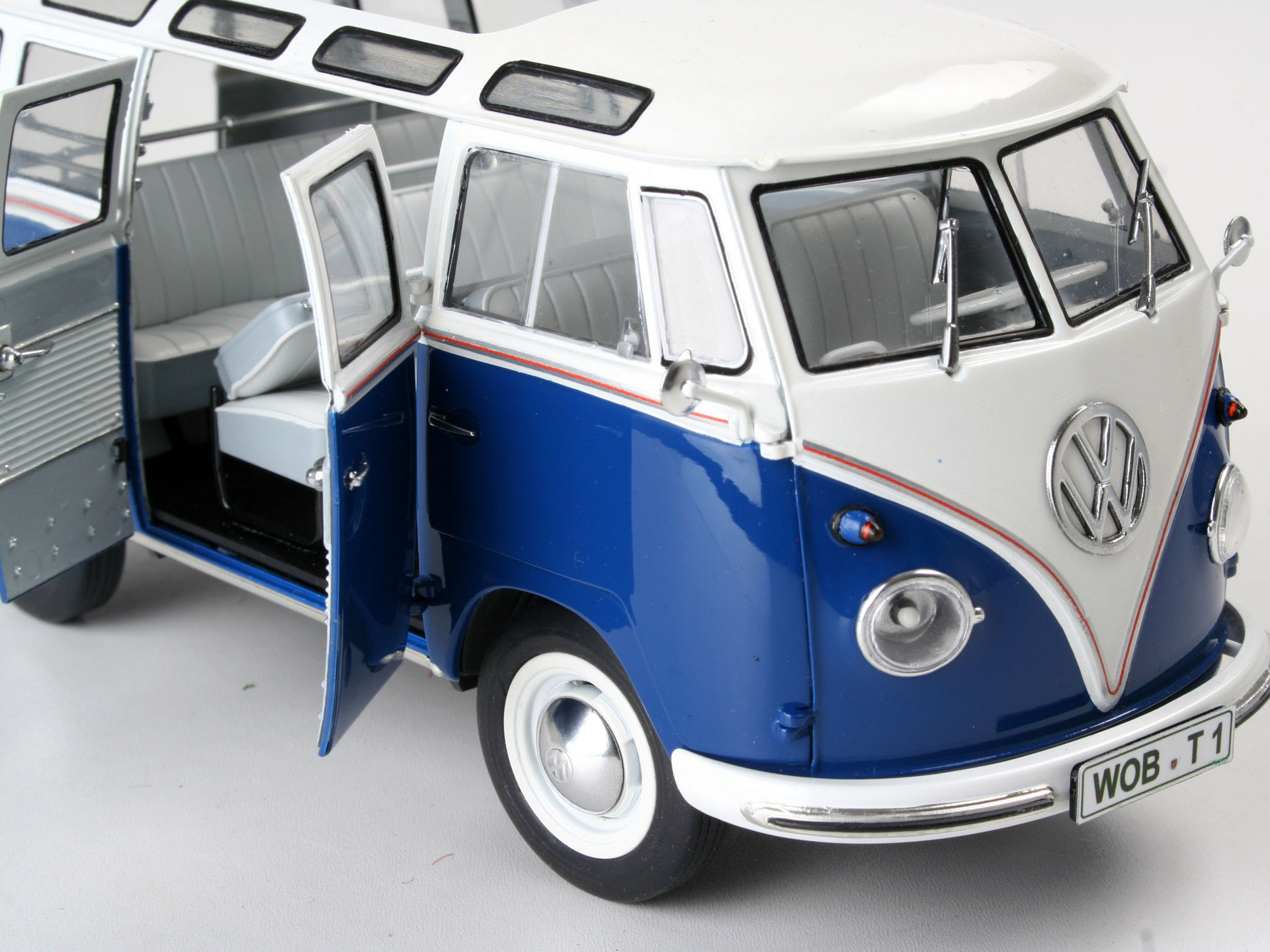 ak-interactive-vw-t1-samba-bus-1-24 image 7