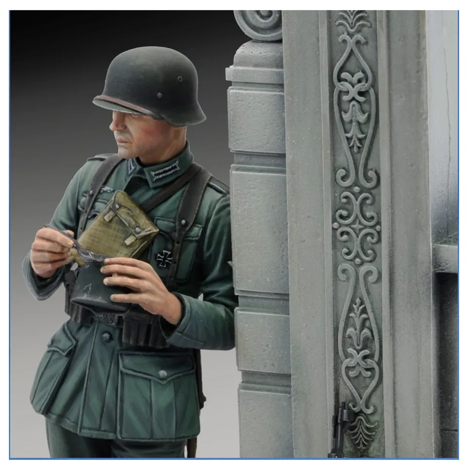 ak-interactive-german-soldier-eating-wwii-75-mm image 1