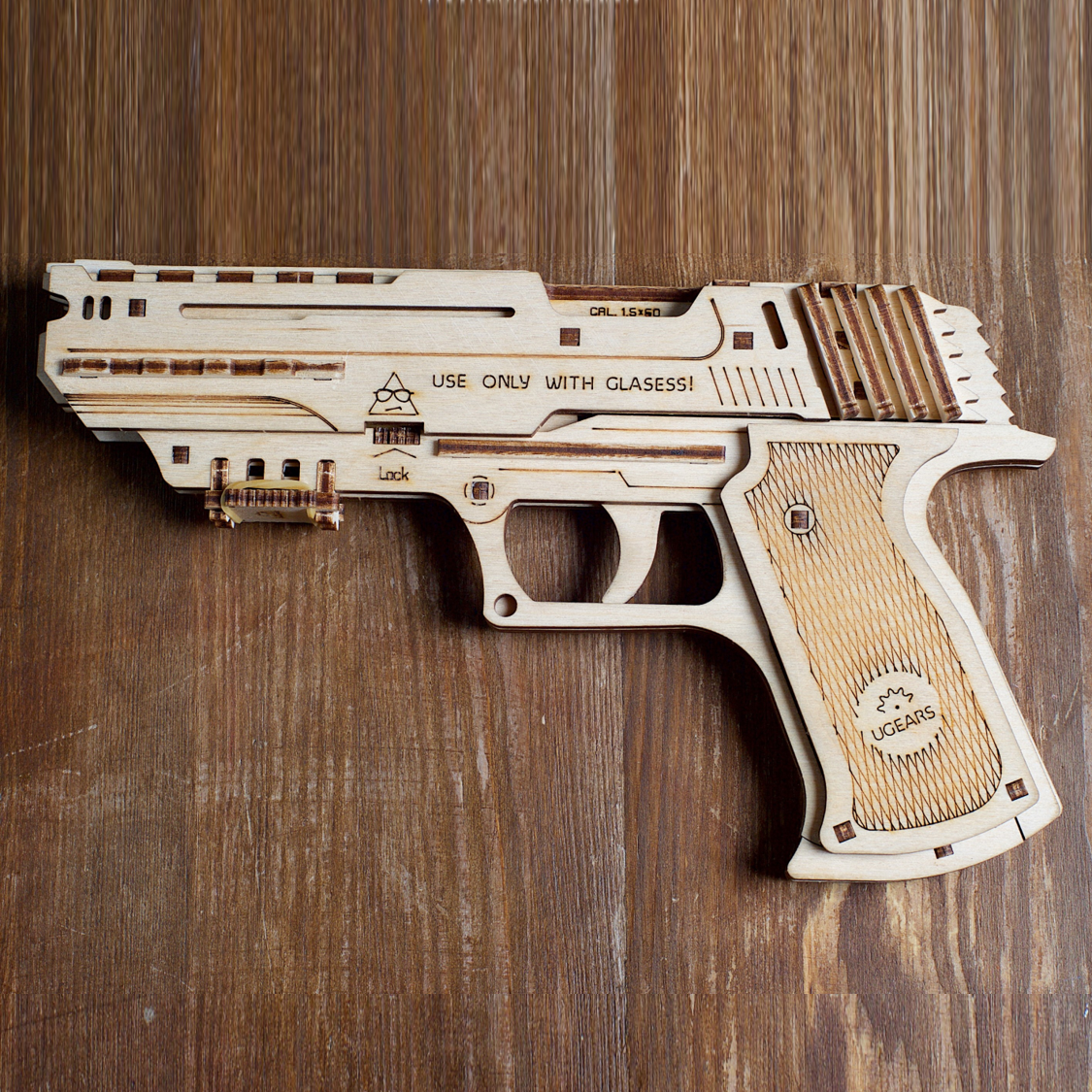 ugears-wolf-01-handgun-pistola-meccanica-in-legno-con-elastici image 7