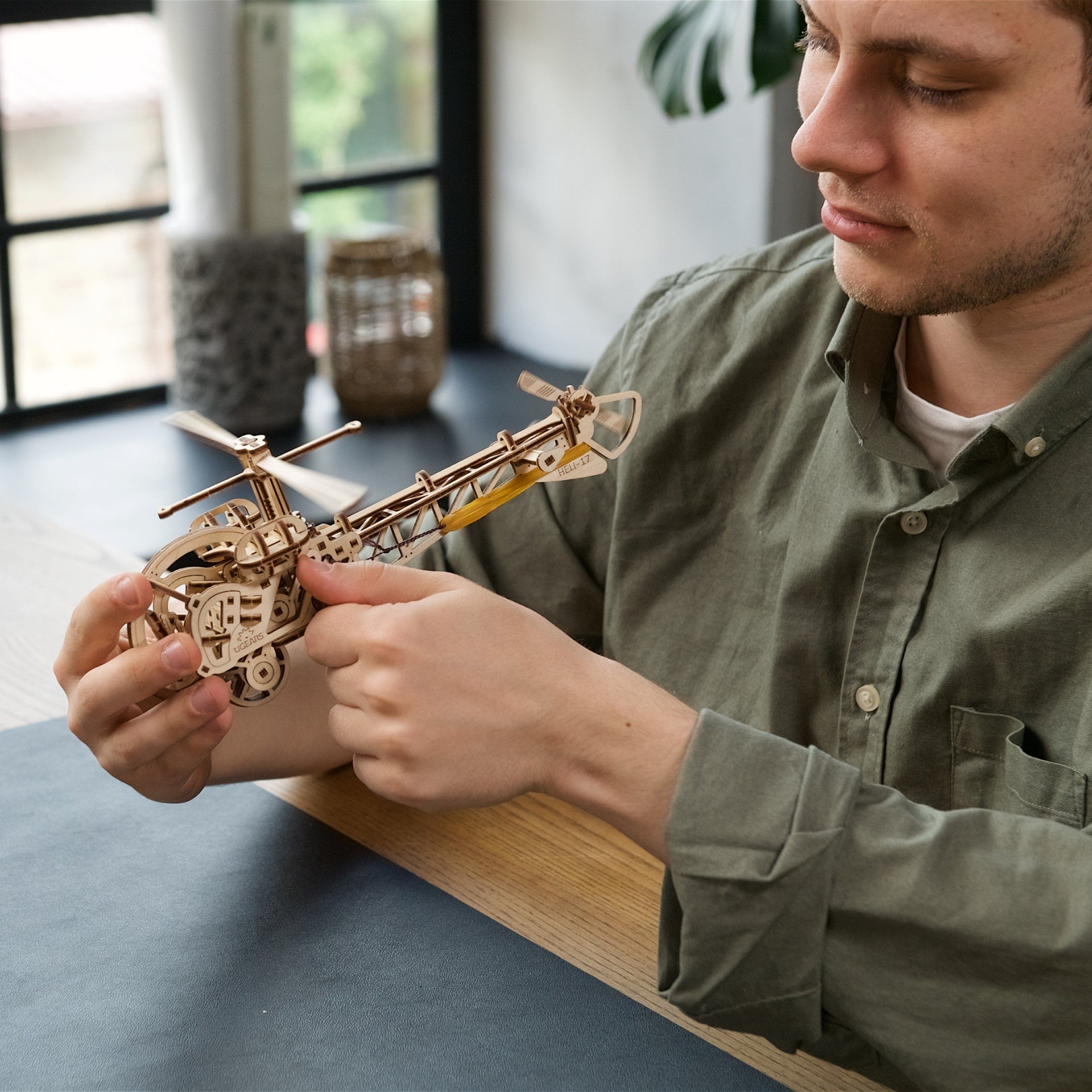 ugears-mini-helicopter-u-mini-modello-in-legno image 7