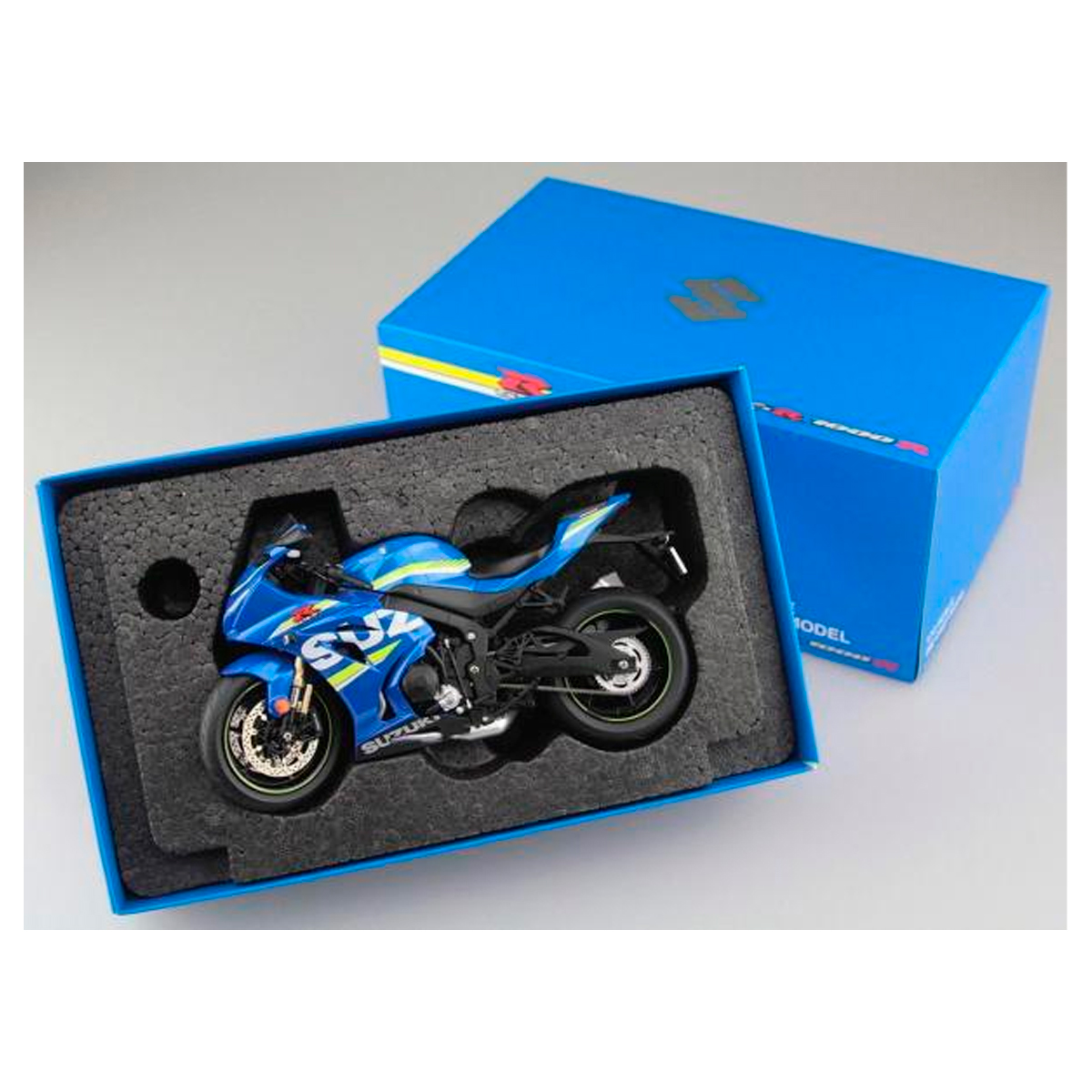 ak-interactive-1-12-suzuki-gsx-r-1000r-kit-di-modellismo-moto-in-scala-da-costru image 1