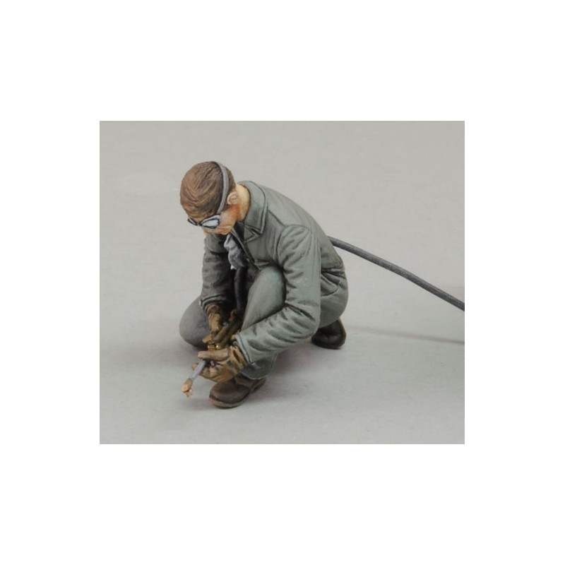 ak-interactive-weld-man-no-2-1-35-figura-saldatore image 3