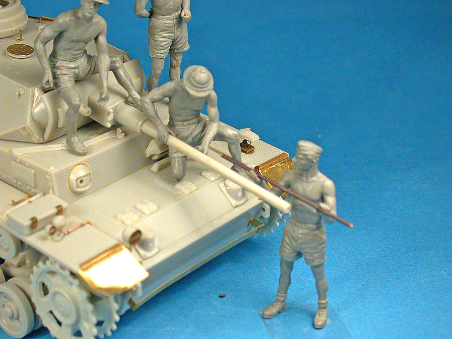 ak-interactive-1-35-german-tank-crew-afrika-korps-special-edition-figure-modelli image 4