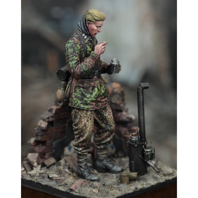 ak-interactive-soldato-ss-tedesco-che-mangia-wwii-1-35 image 5